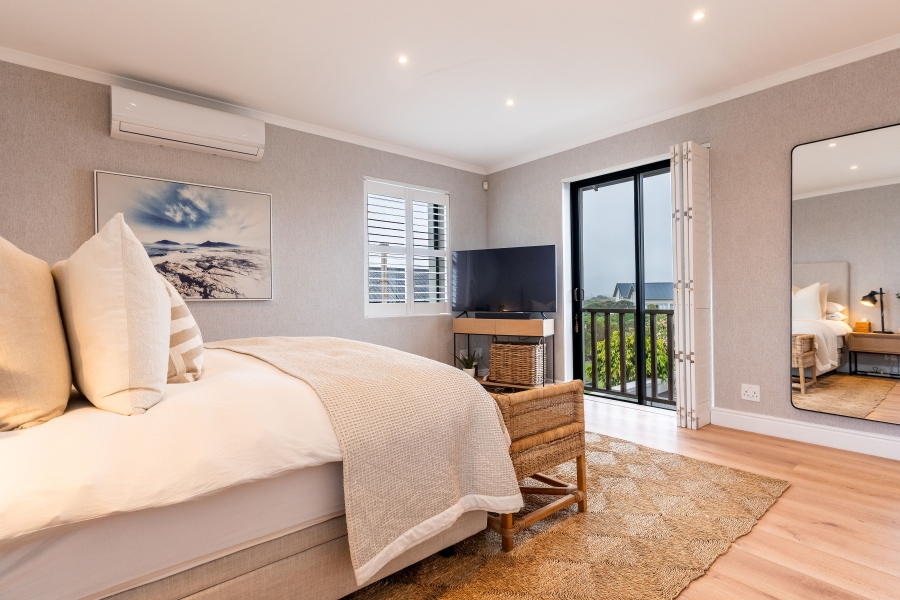 4 Bedroom Property for Sale in Lake Michelle Western Cape